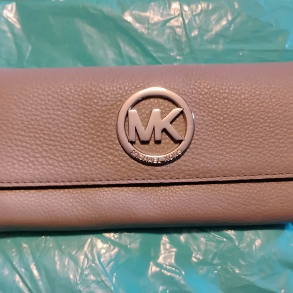 Michael Kors Light Gray Tote with Tassel and Wallet - Picture 8 of 15